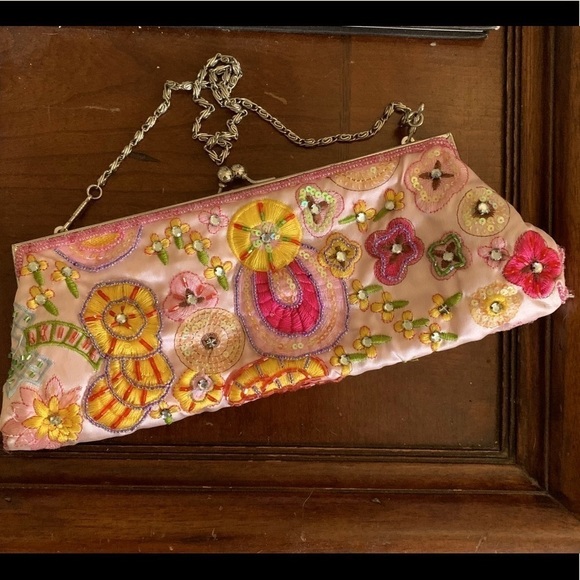 Vintage Handbags - ❤️ Vintage Handbag. Embroidery and sequins. Clean.